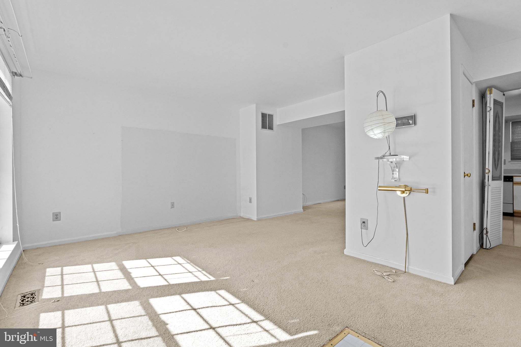 COURTLAND MANOR - Residential