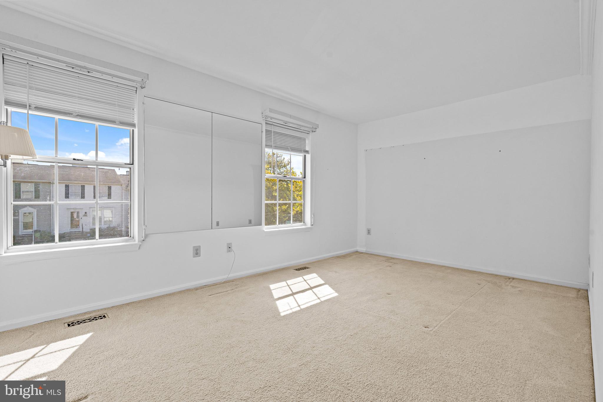 COURTLAND MANOR - Residential