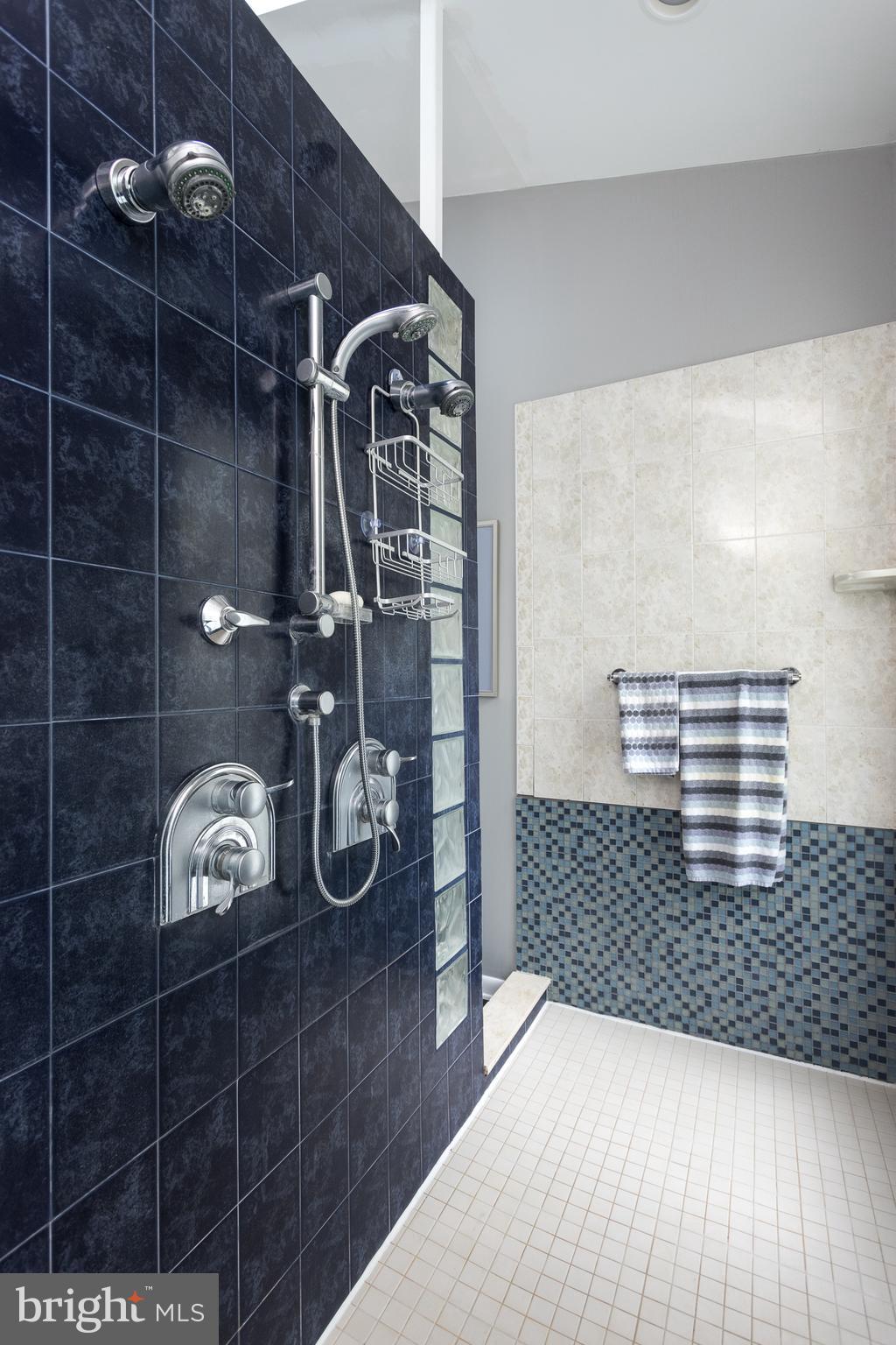 LOCKSLEY MANOR - Residential