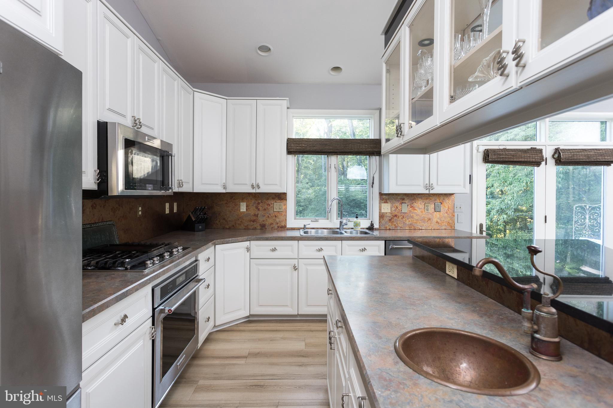 LOCKSLEY MANOR - Residential