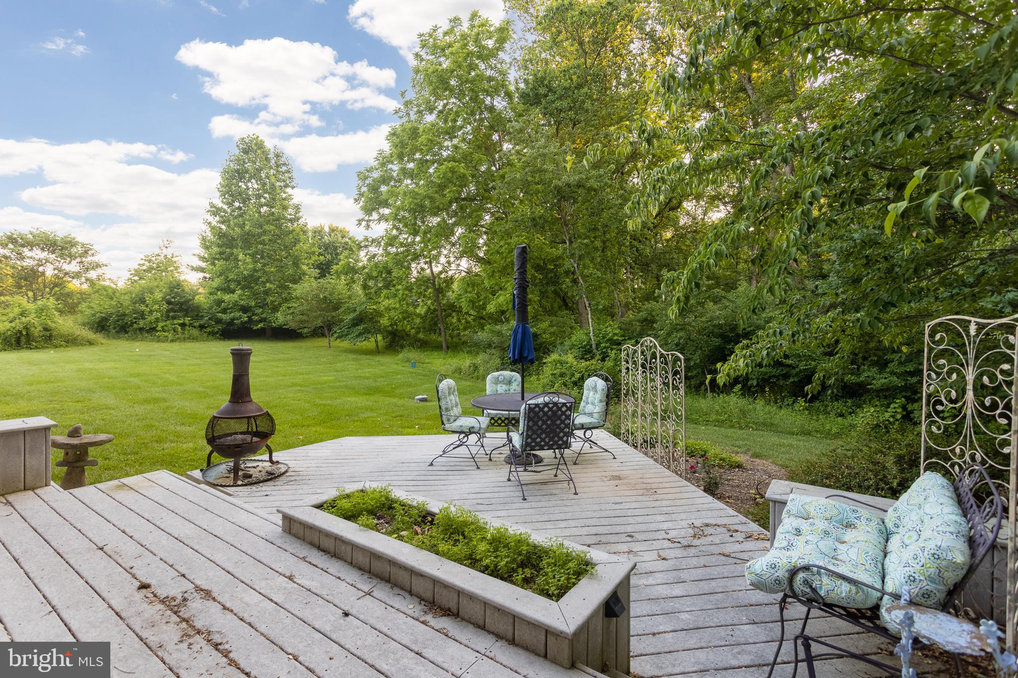 LOCKSLEY MANOR - Residential