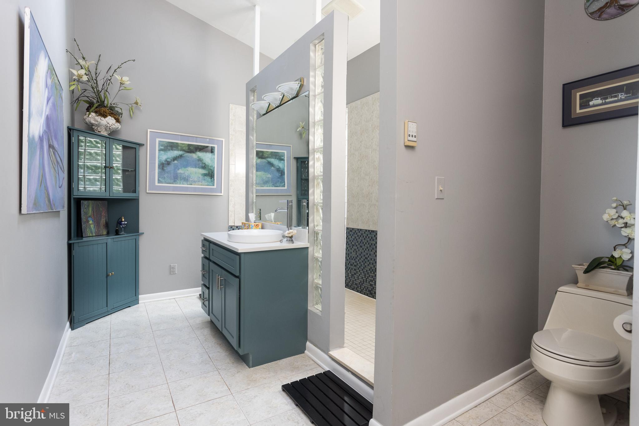 LOCKSLEY MANOR - Residential