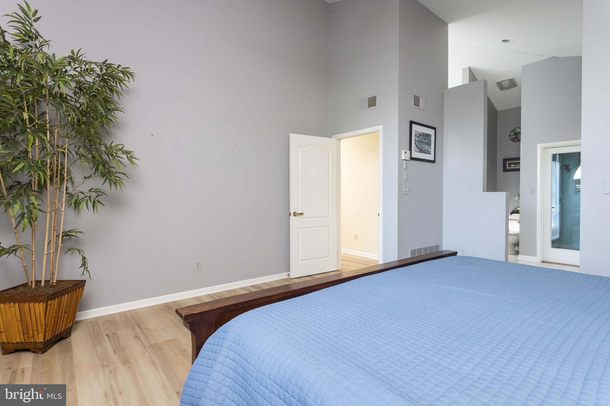 LOCKSLEY MANOR - Residential