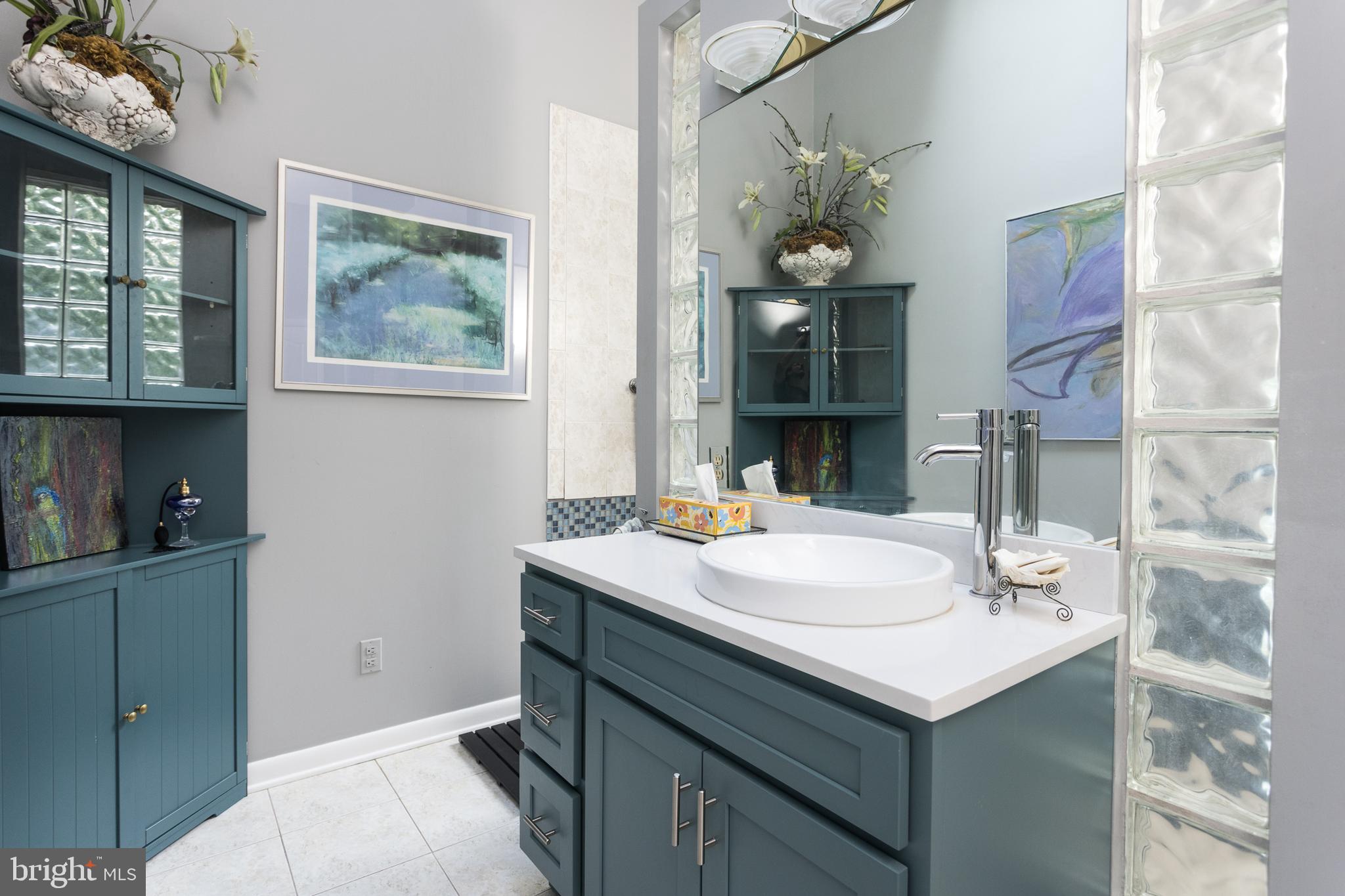 LOCKSLEY MANOR - Residential