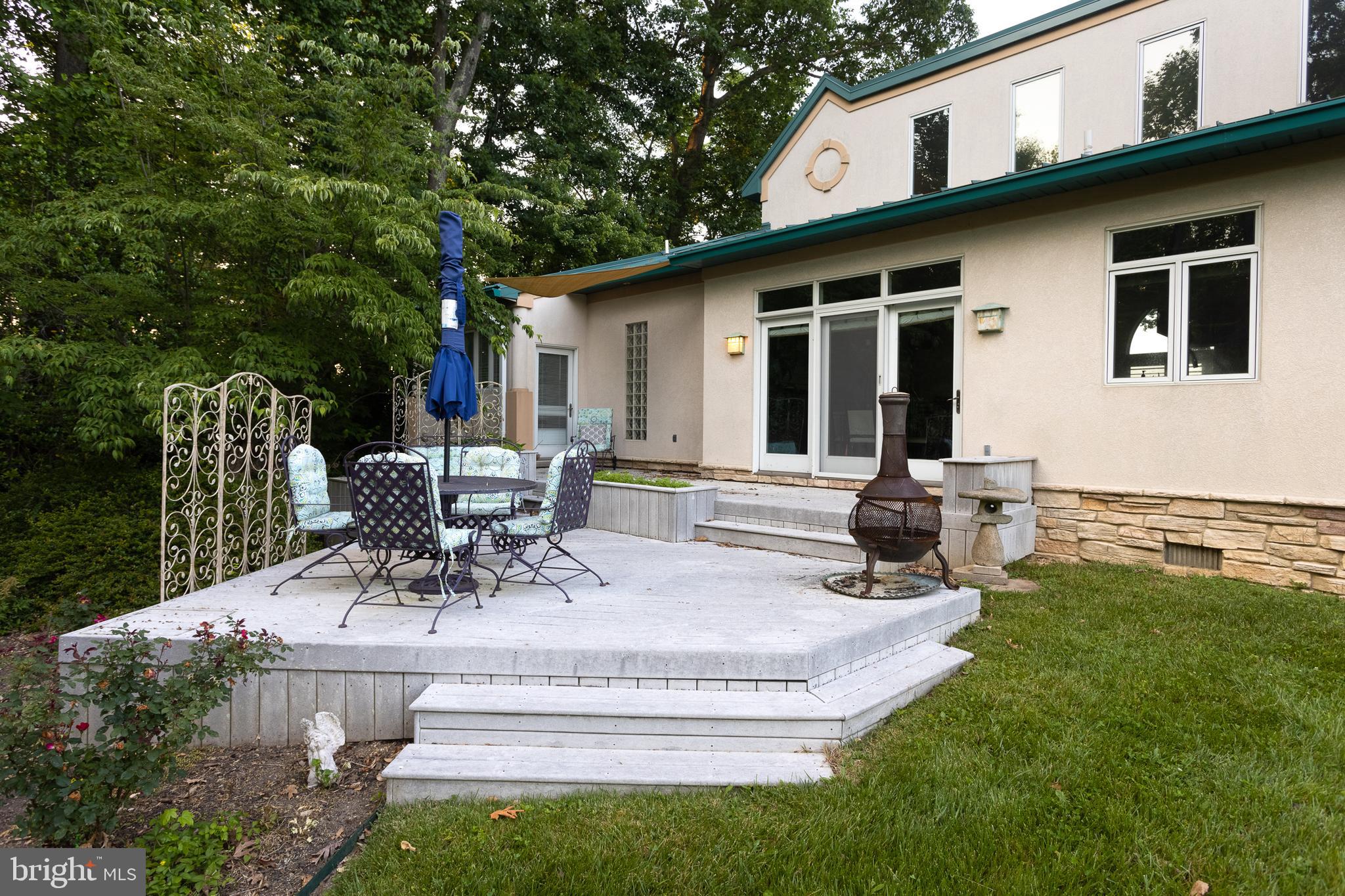 LOCKSLEY MANOR - Residential