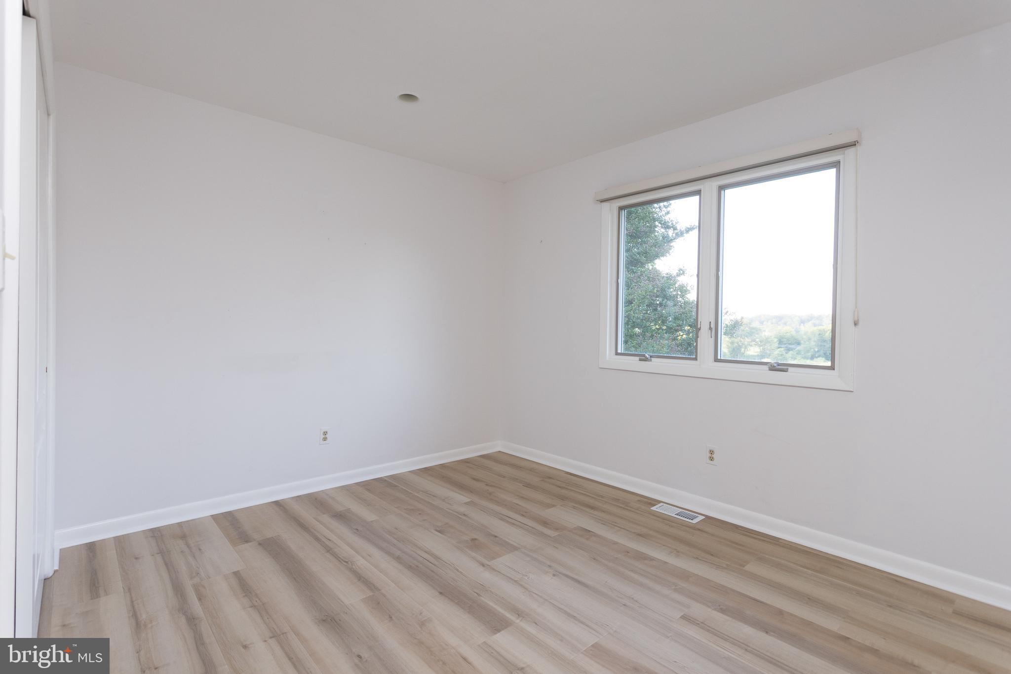 LOCKSLEY MANOR - Residential