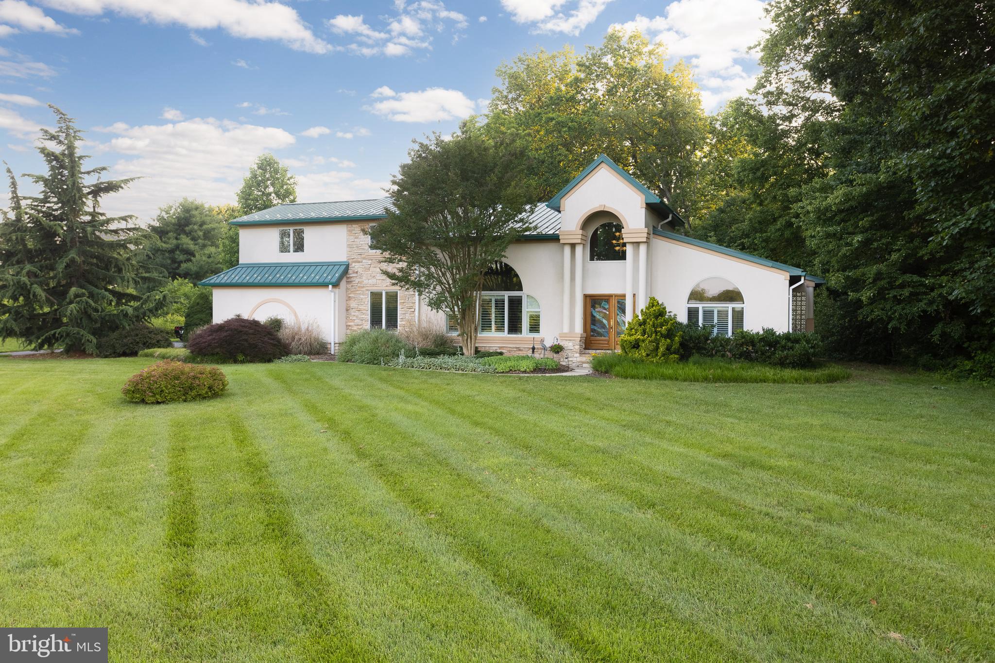 LOCKSLEY MANOR - Residential