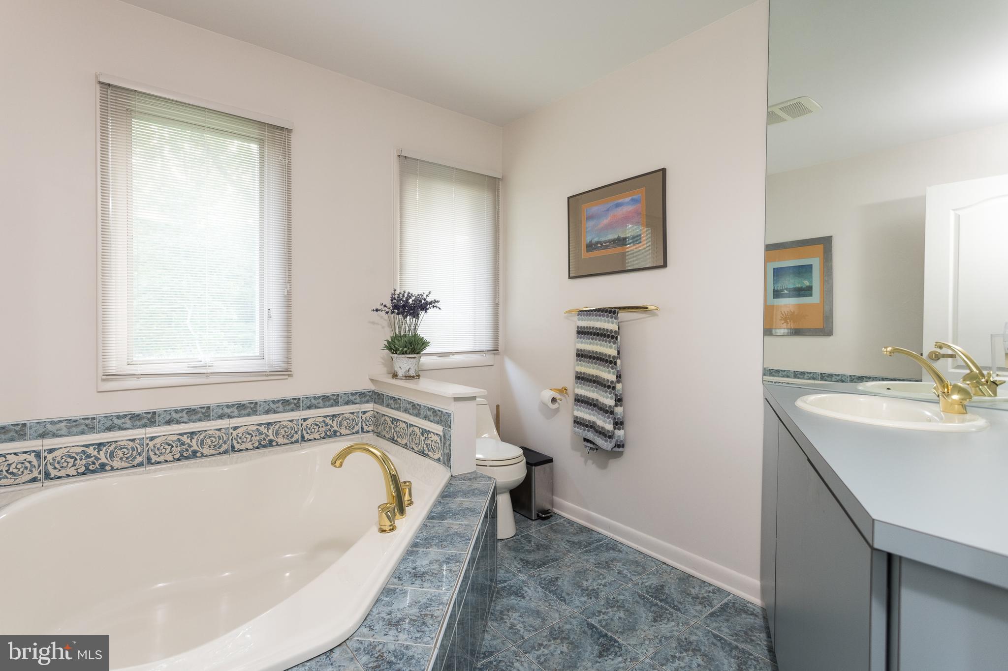 LOCKSLEY MANOR - Residential