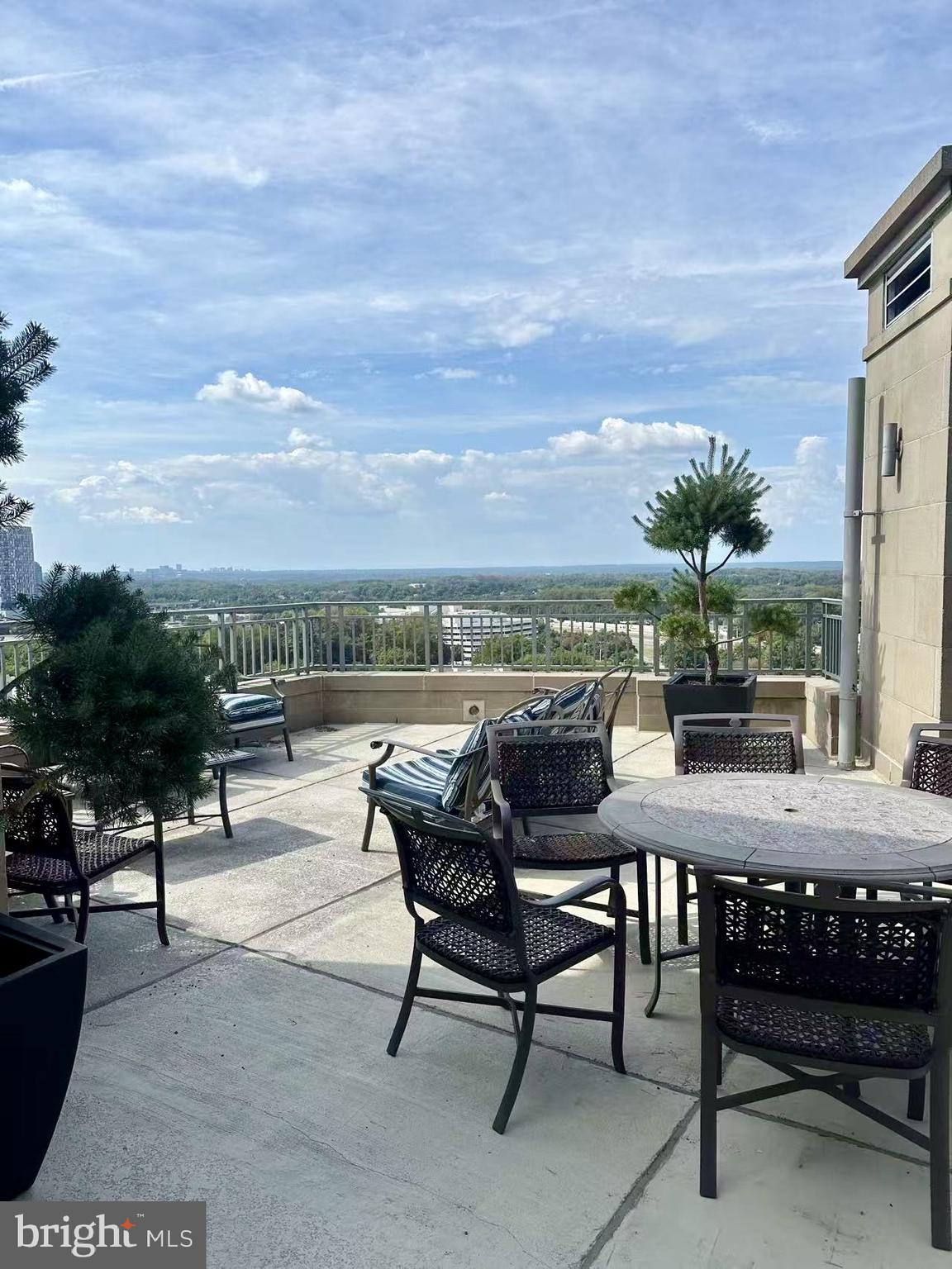 ONE PARK CREST - Residential