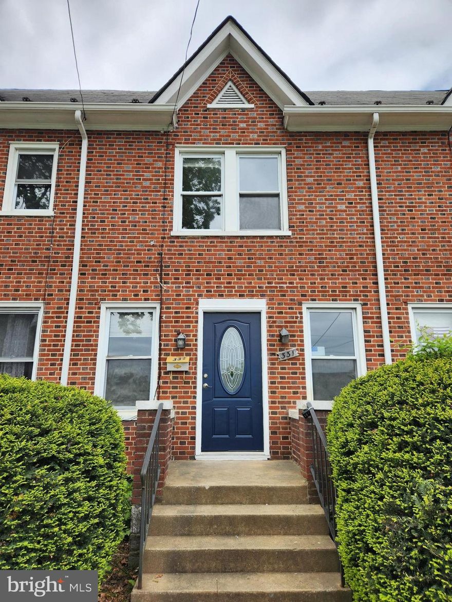 Beautifully renovated 2 bedroom townhome with a bonus sitting room off the back bedroom. Updated kitchen and bathroom and freshly painted. Hardwood floors throughout. Close to shopping, schools, I-81 and Rte 7. Pets on a case by case basis. No smoking.