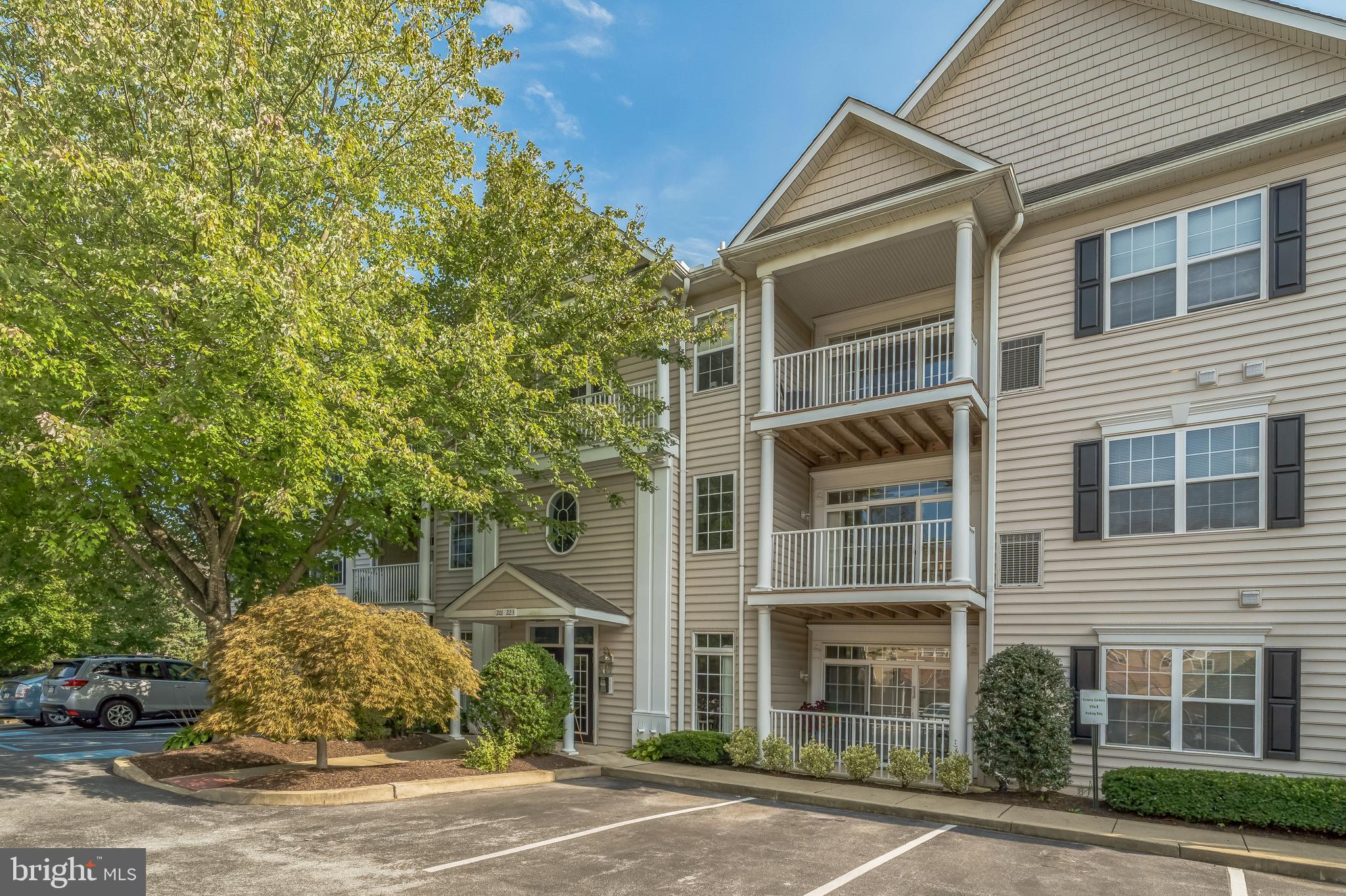 VICTORIA GARDENS - Residential