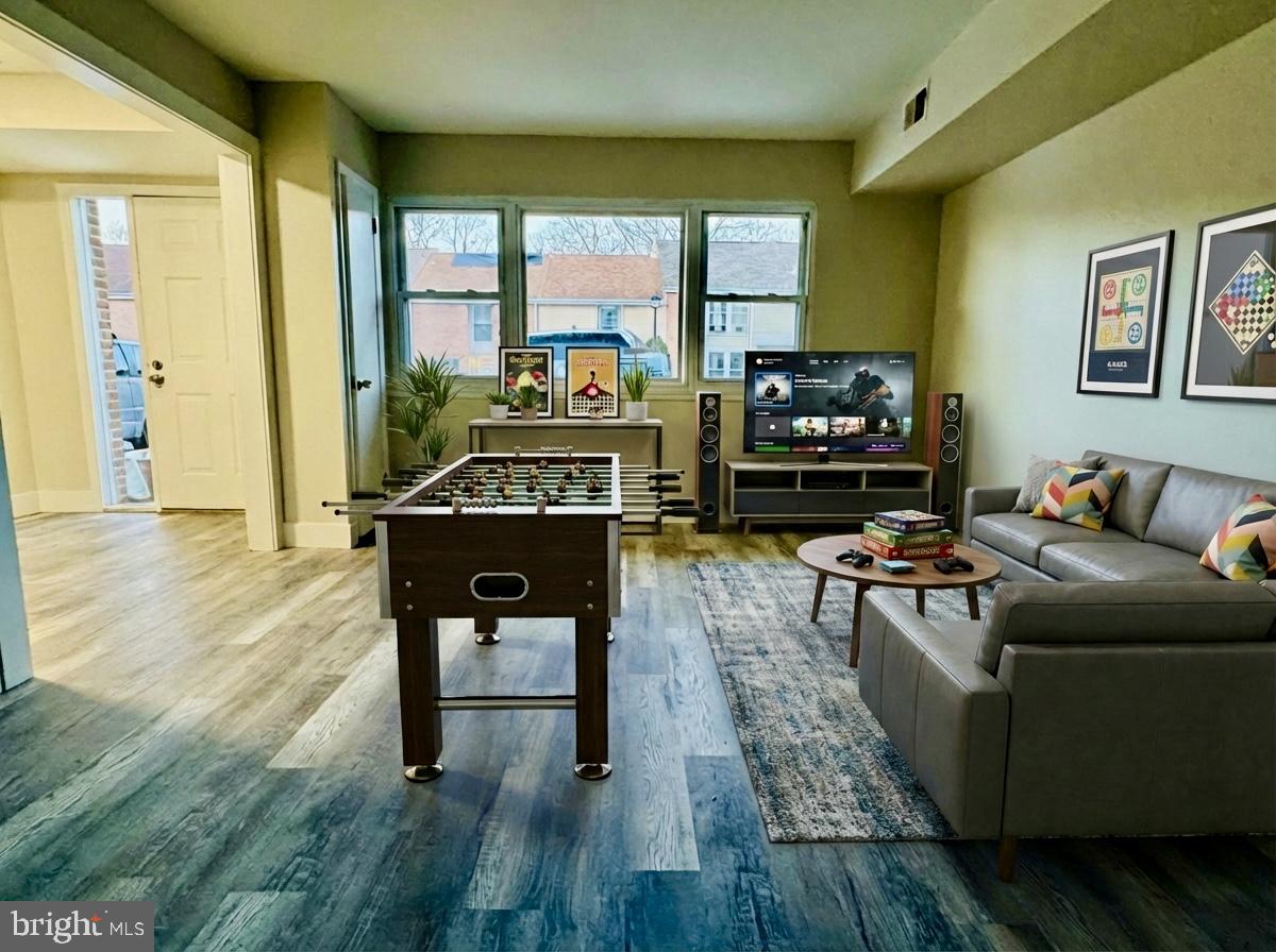 SUMMIT CHASE - Residential