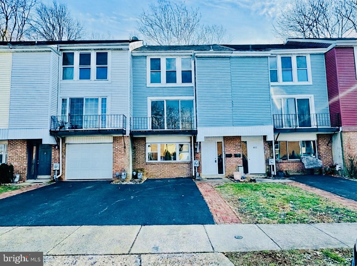 818 SUMMIT CHASE DRIVE