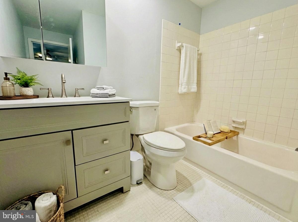 SUMMIT CHASE - Residential