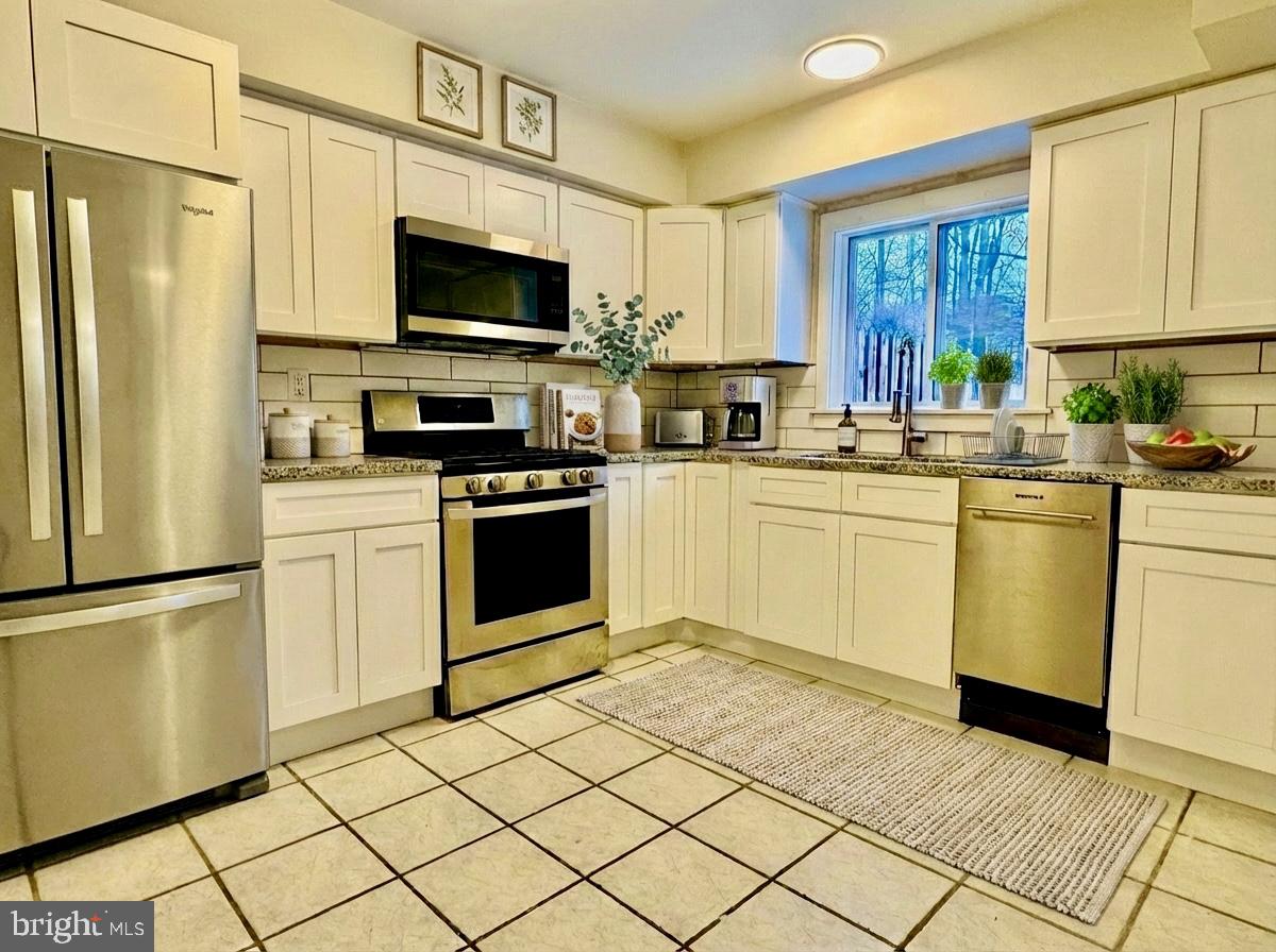 SUMMIT CHASE - Residential