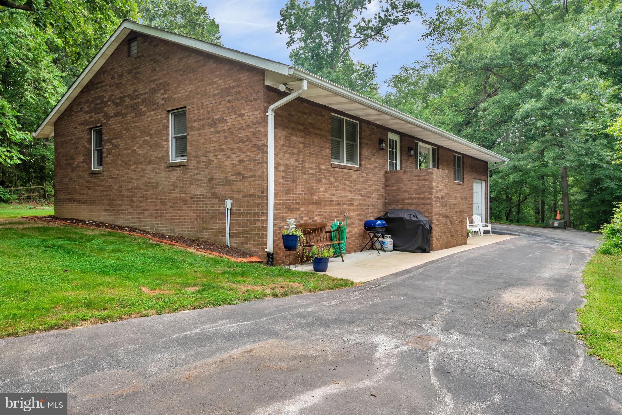 7143 RACE ROAD