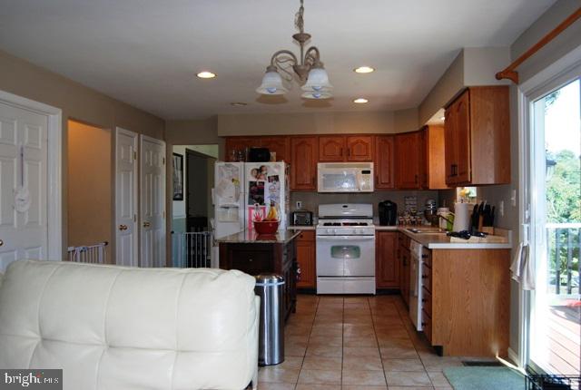 HIGHLAND MEADOWS - Residential Lease