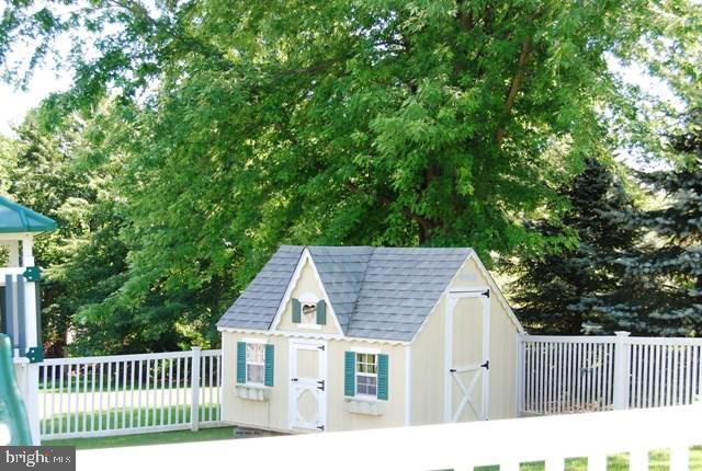 HIGHLAND MEADOWS - Residential Lease