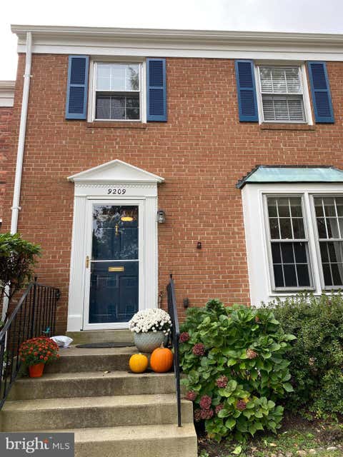 Townhouse For Rent - 9209 Bailey Lane<br/> Fairfax County, FAIRFAX, VA 22031