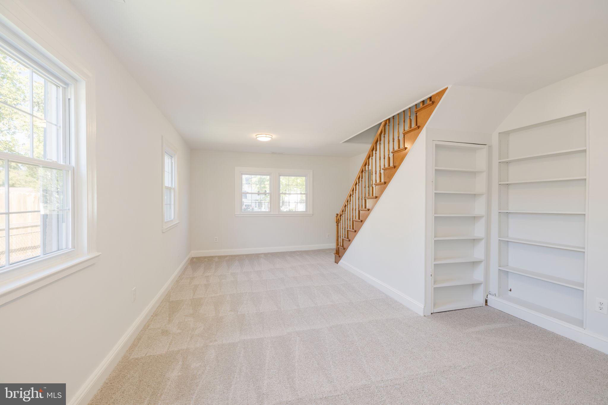 BURGUNDY MANOR - Residential