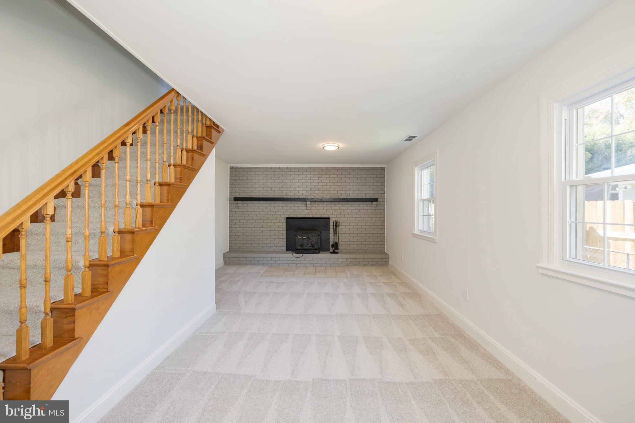 BURGUNDY MANOR - Residential