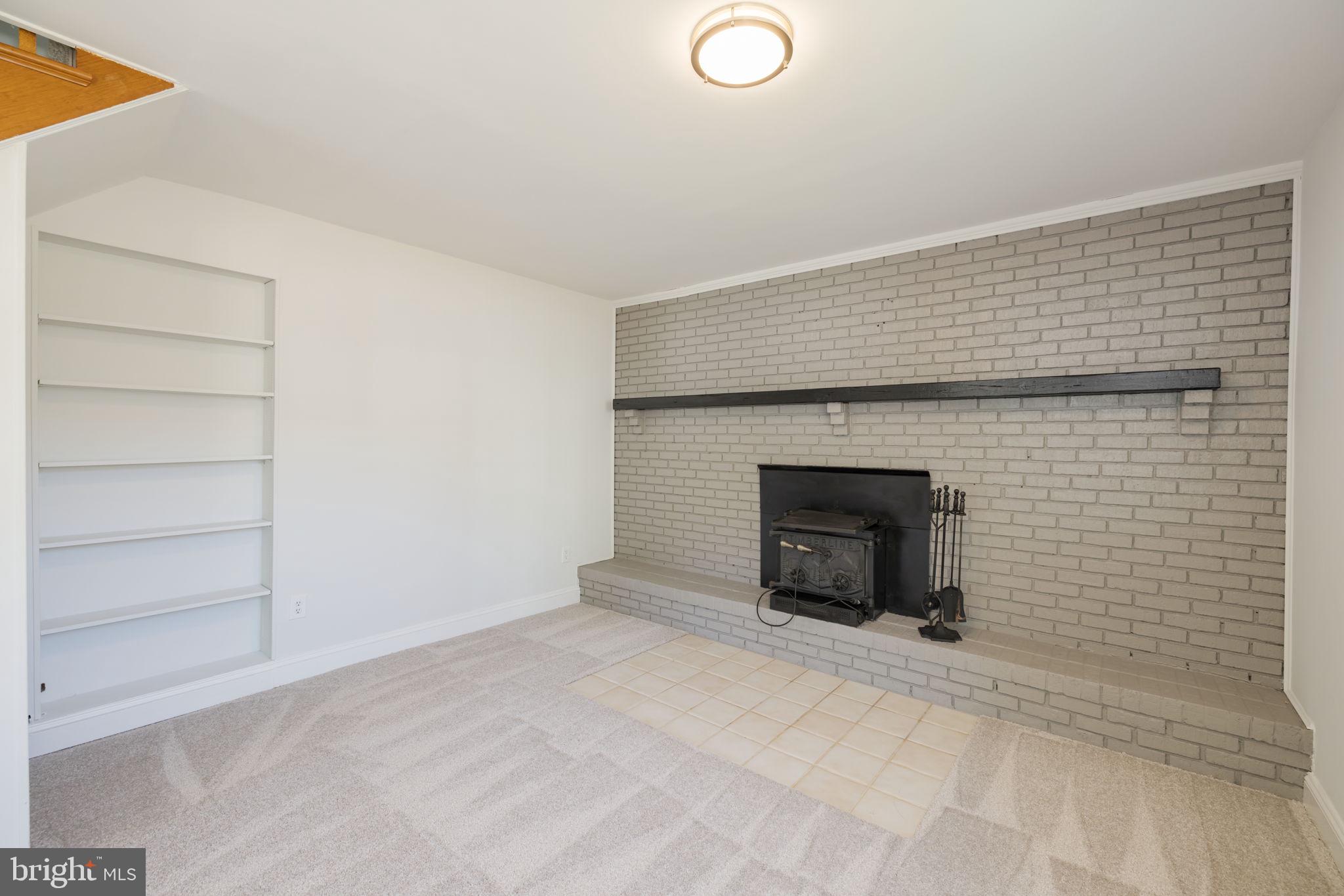 BURGUNDY MANOR - Residential