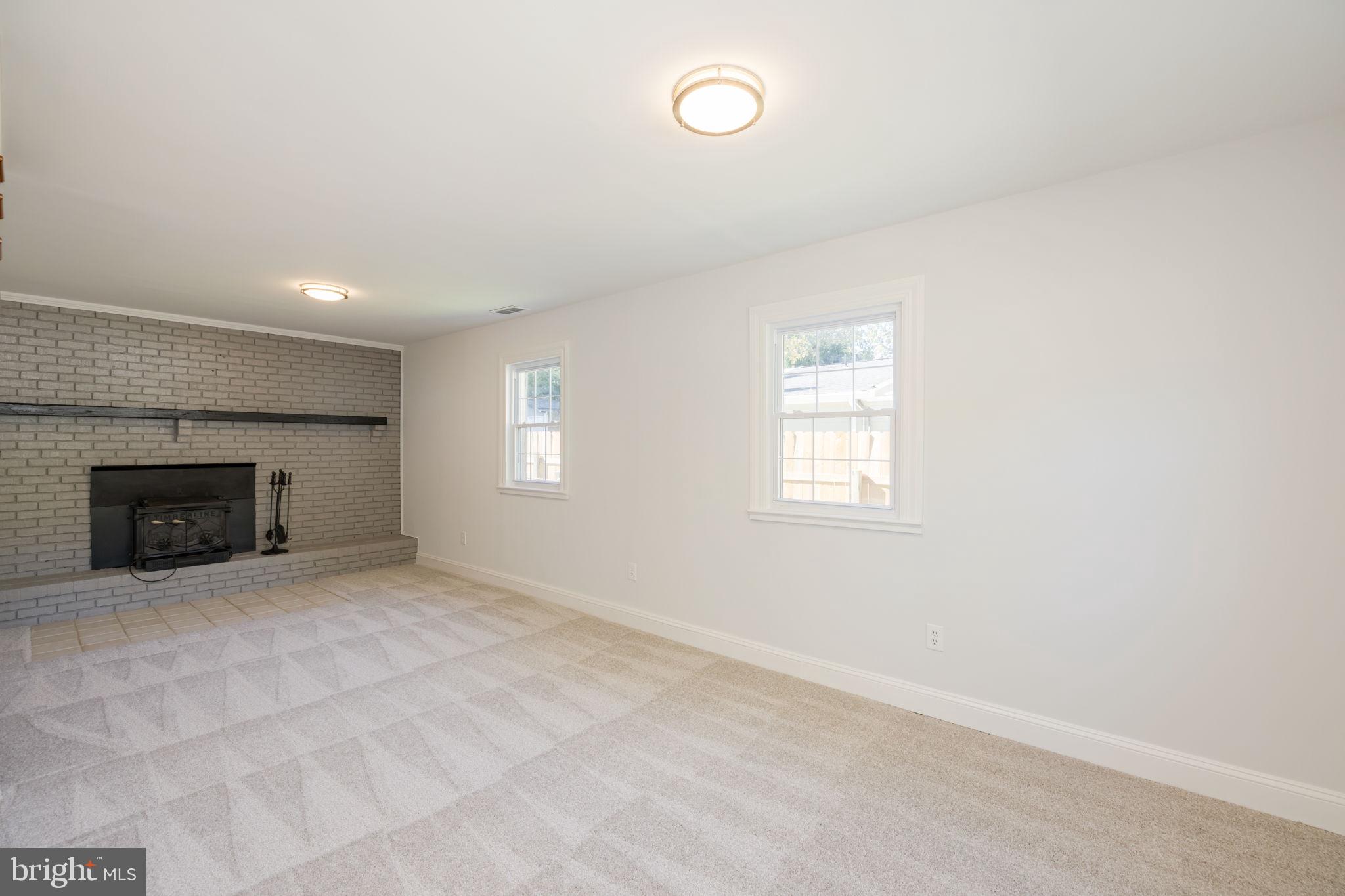 BURGUNDY MANOR - Residential