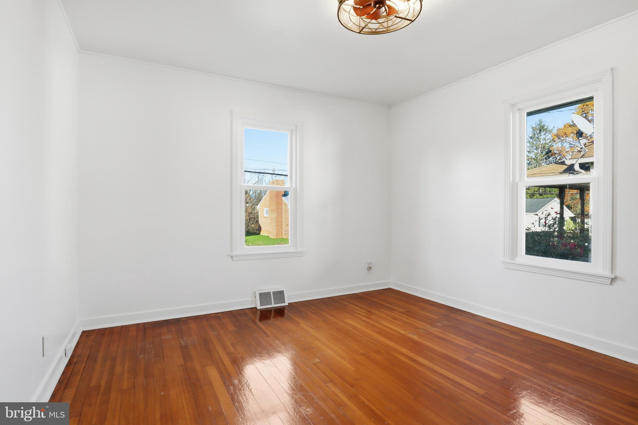 MOUNT JOY - Residential