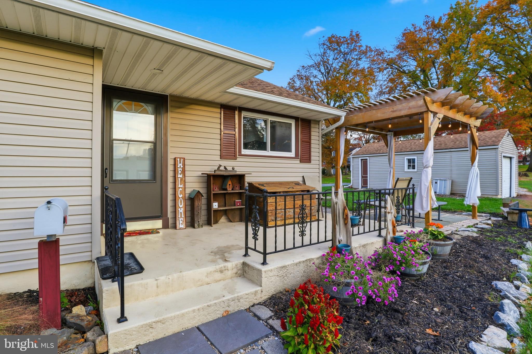 MOUNT JOY - Residential