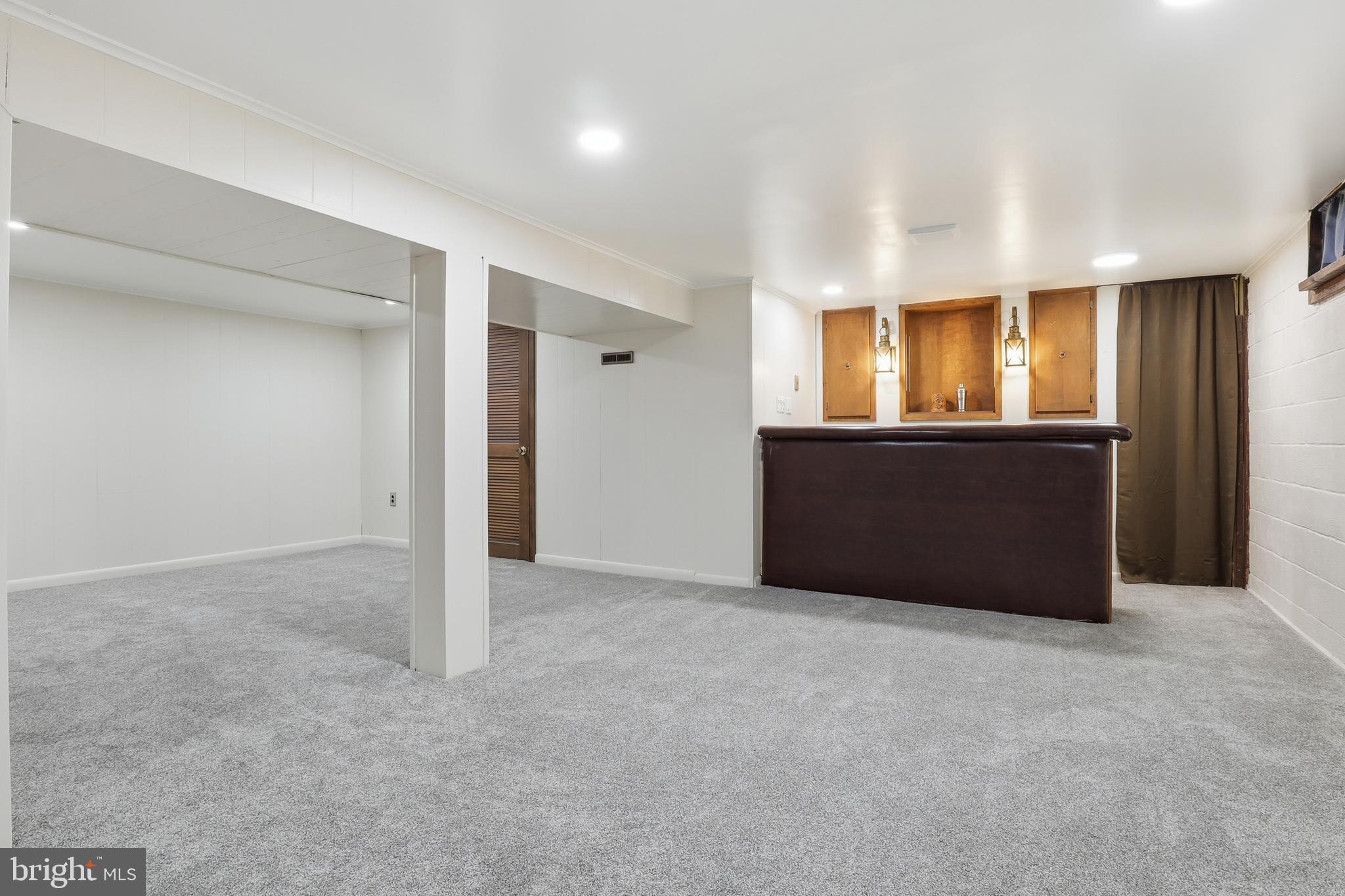 MOUNT JOY - Residential