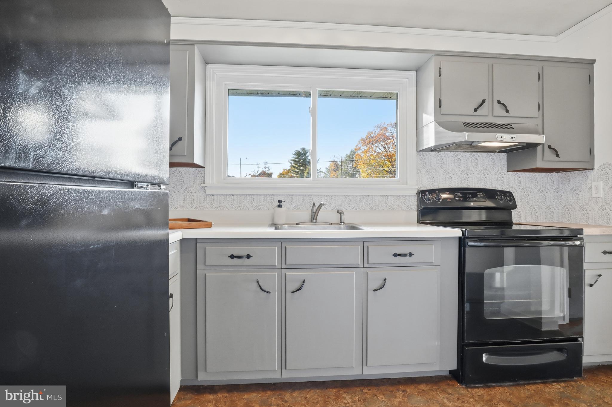 MOUNT JOY - Residential