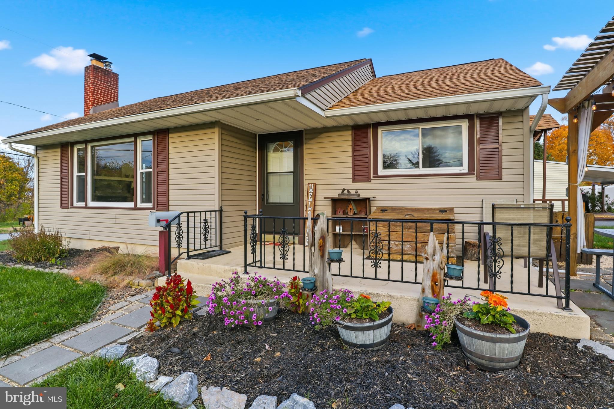 MOUNT JOY - Residential