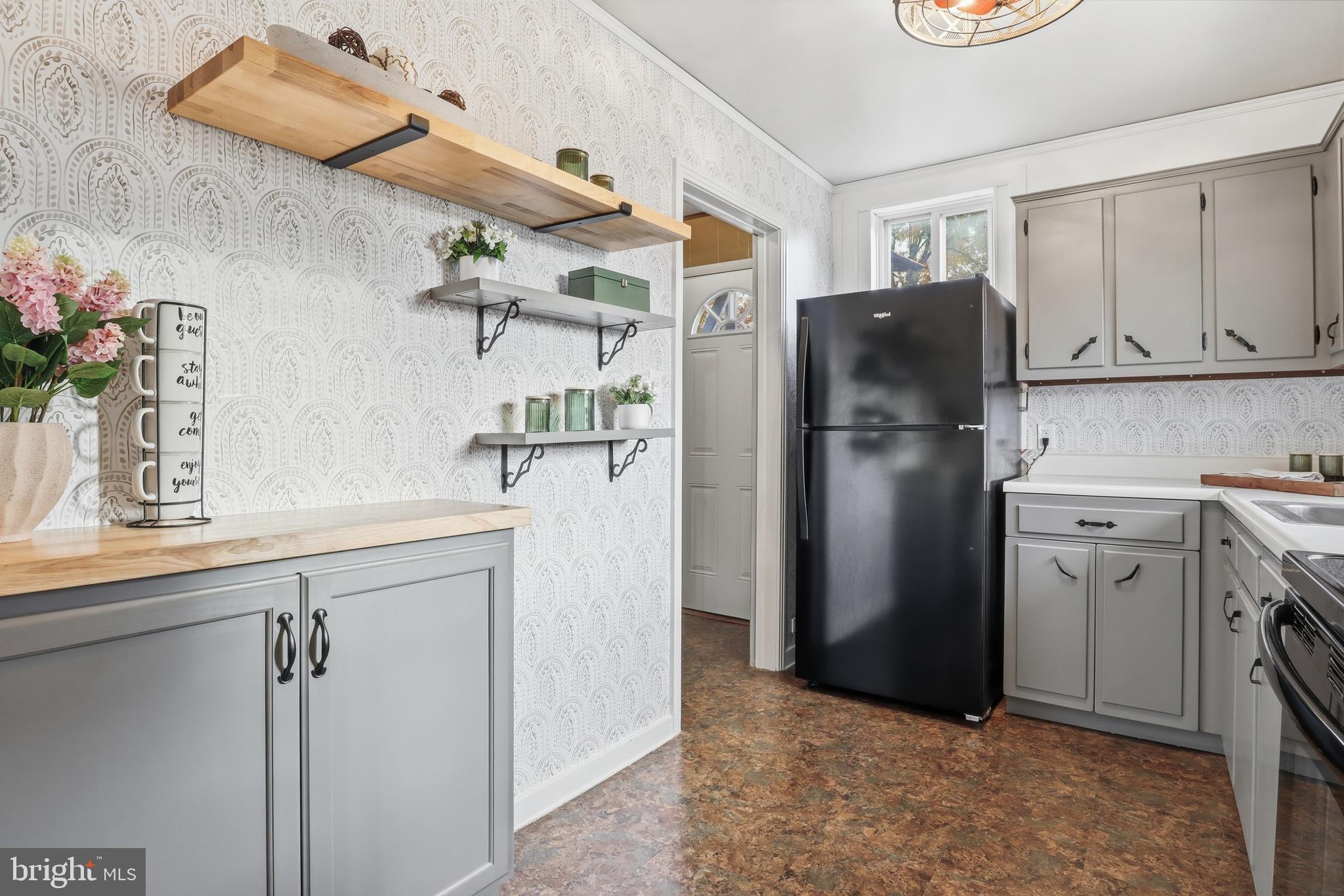 MOUNT JOY - Residential