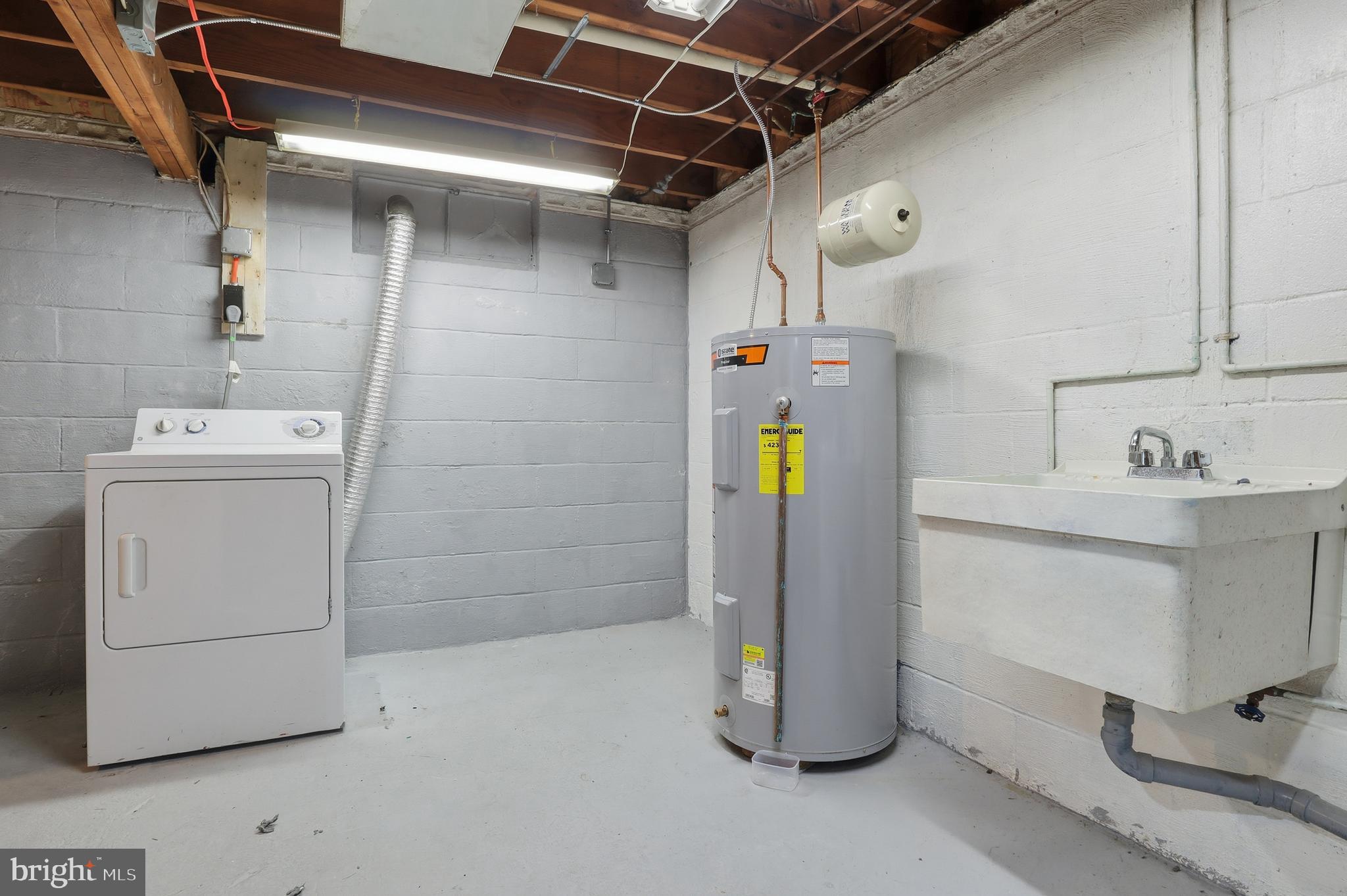 MOUNT JOY - Residential