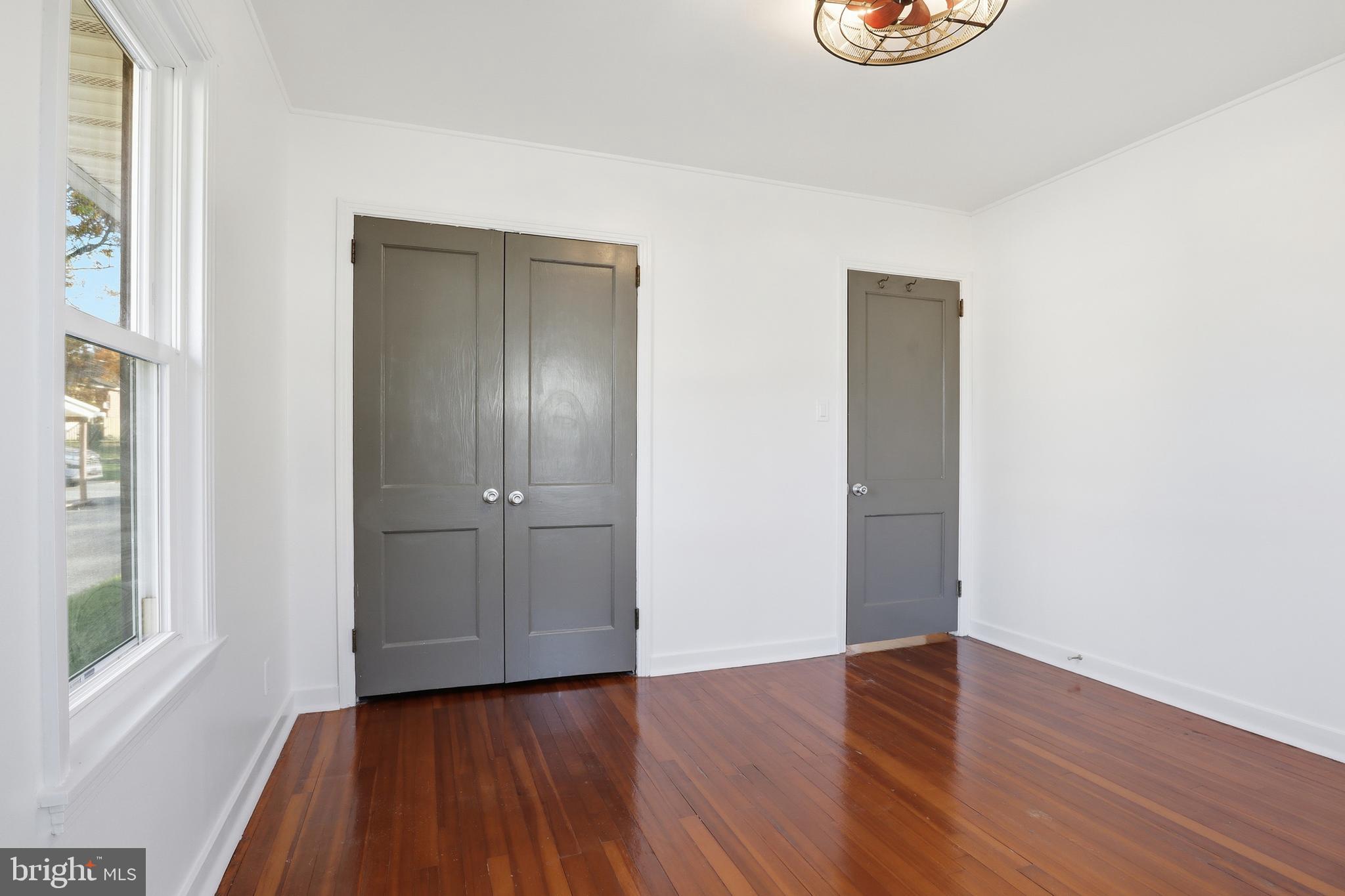 MOUNT JOY - Residential