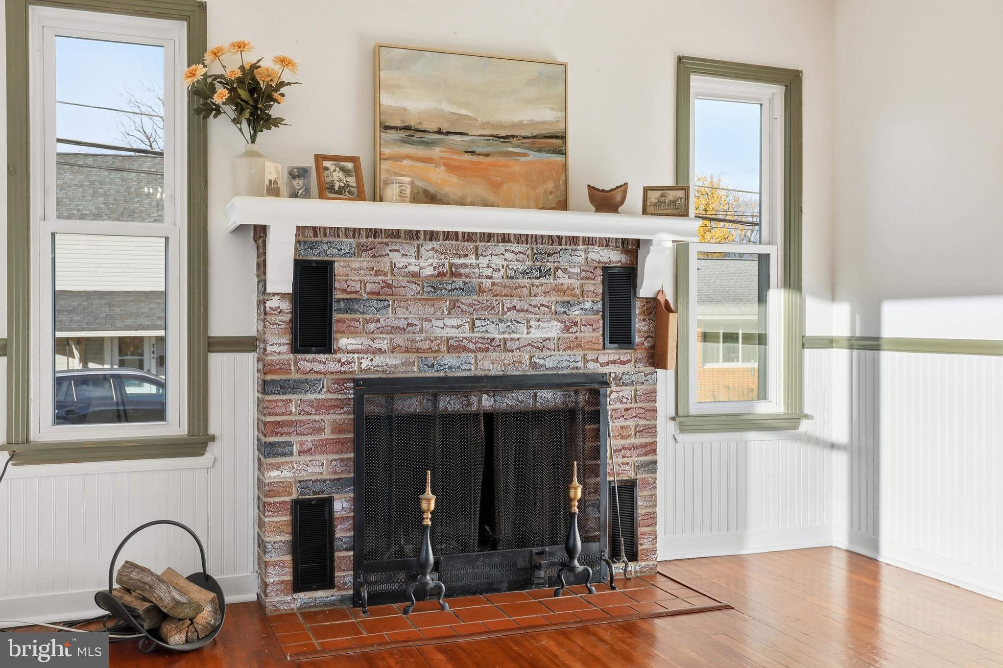 MOUNT JOY - Residential