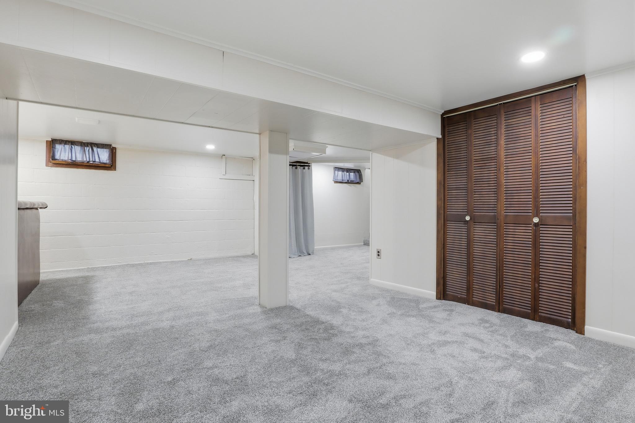 MOUNT JOY - Residential