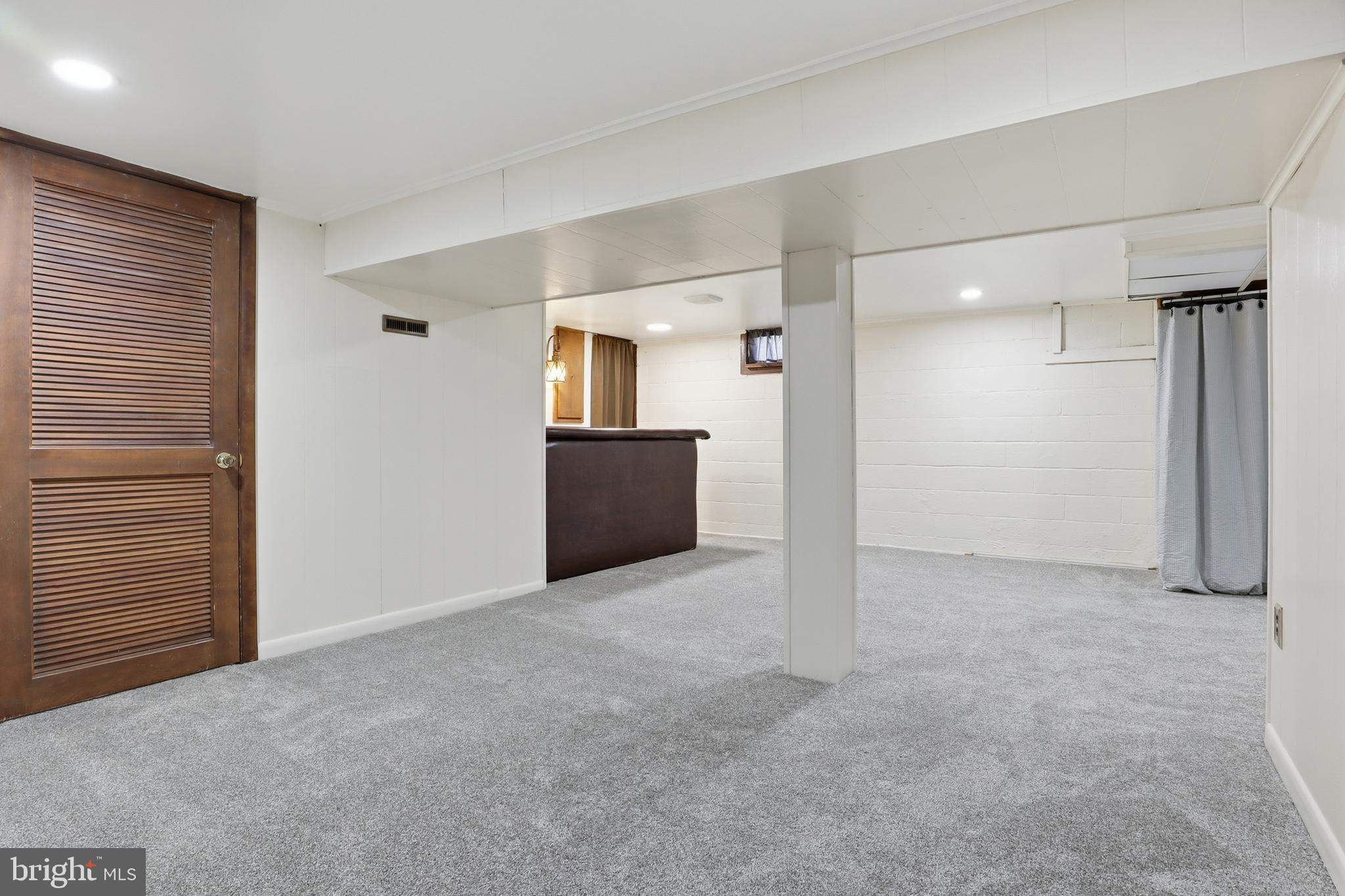 MOUNT JOY - Residential