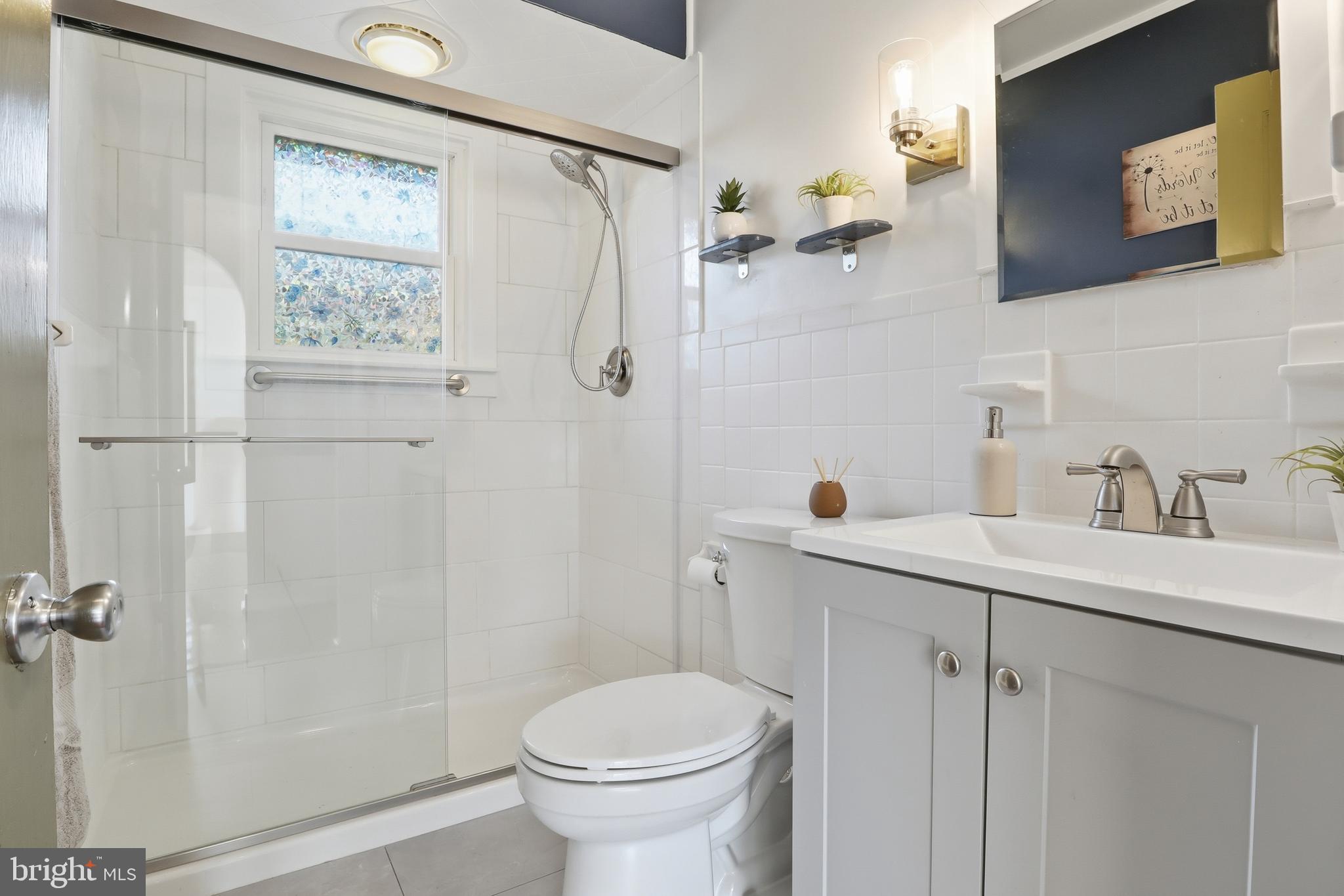 MOUNT JOY - Residential