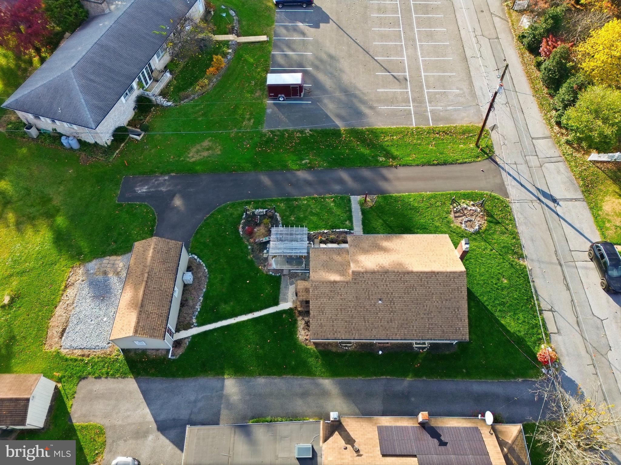 MOUNT JOY - Residential