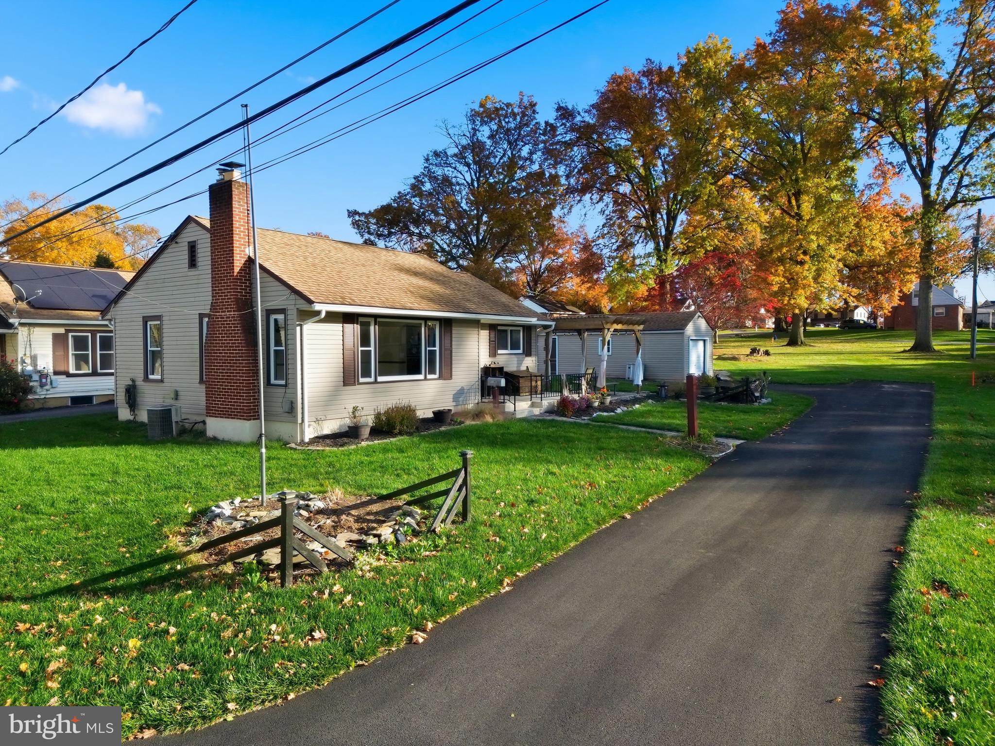 MOUNT JOY - Residential