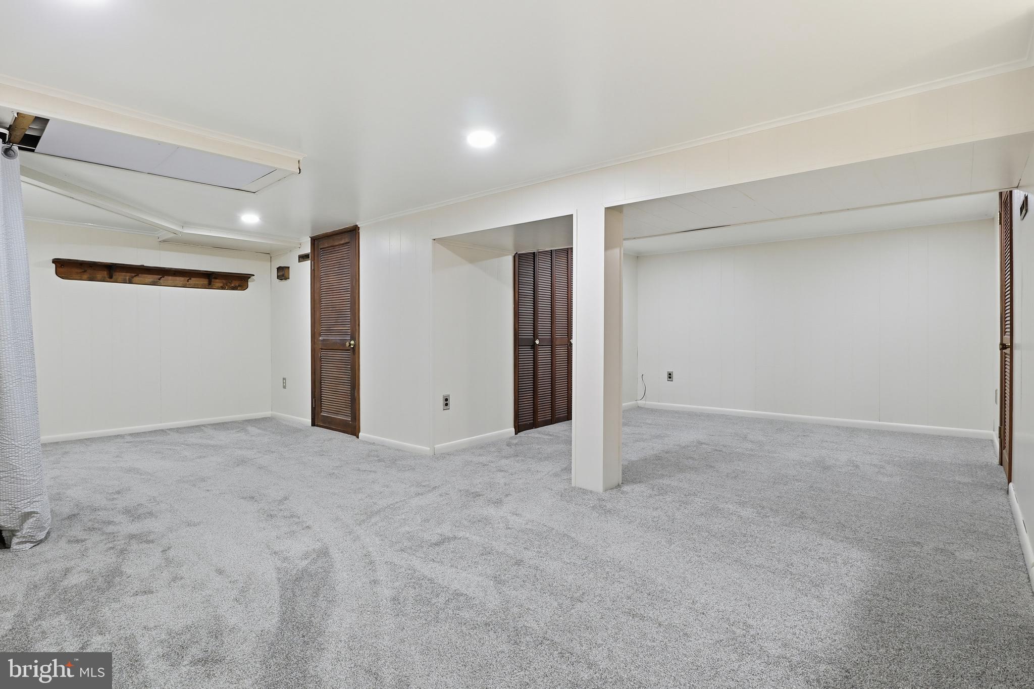 MOUNT JOY - Residential