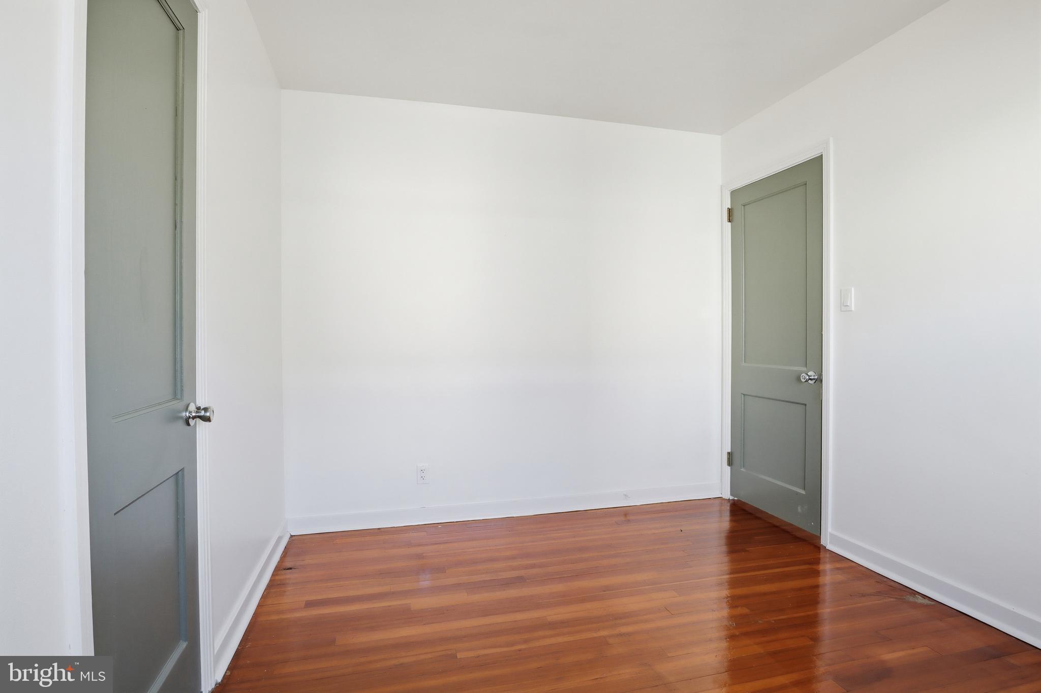 MOUNT JOY - Residential