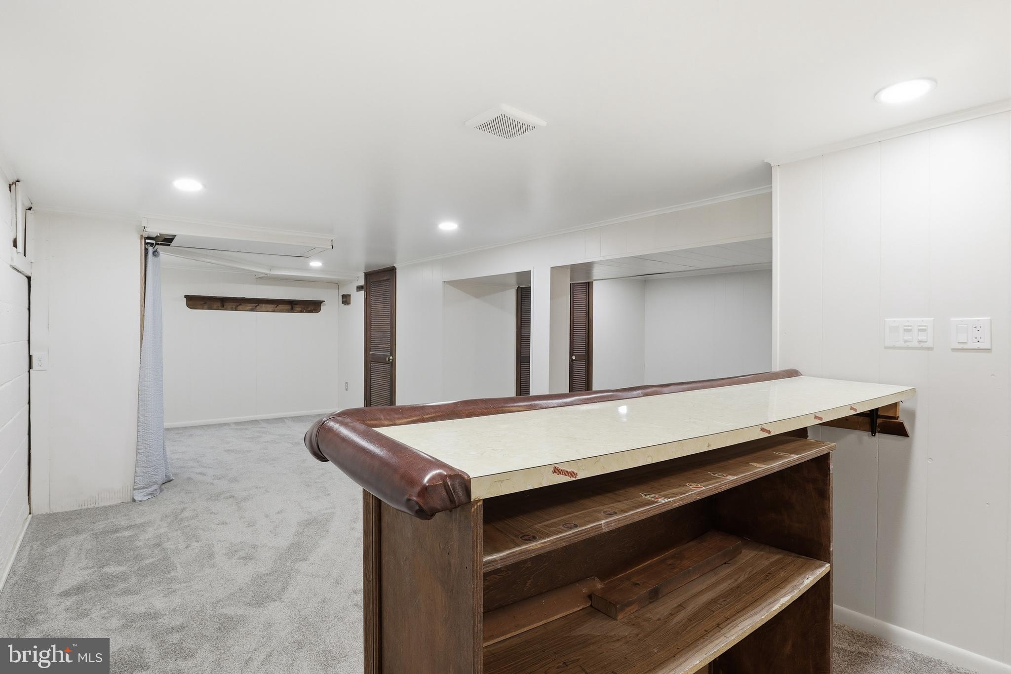 MOUNT JOY - Residential