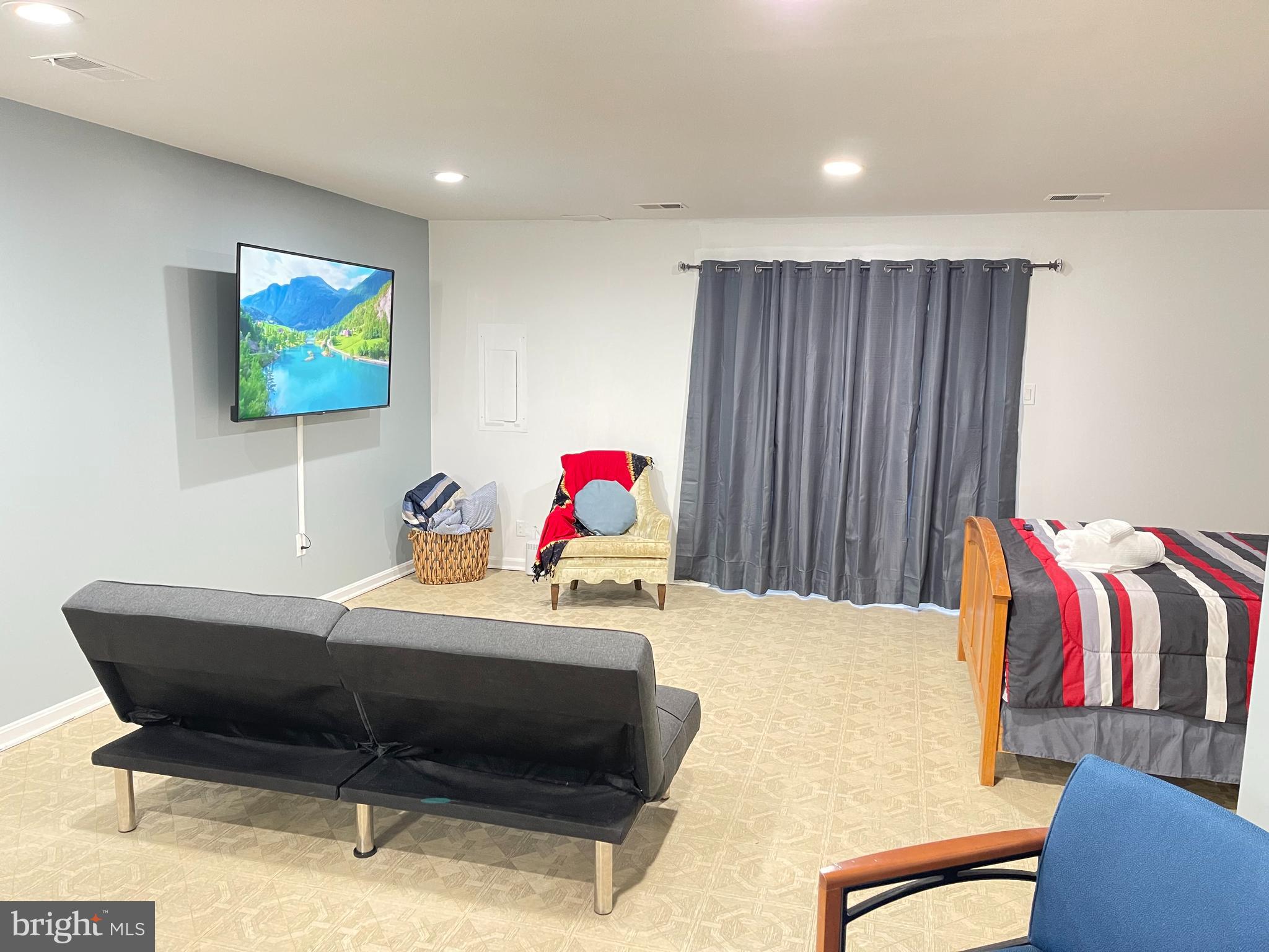 CALVERTON TOWNES - Residential