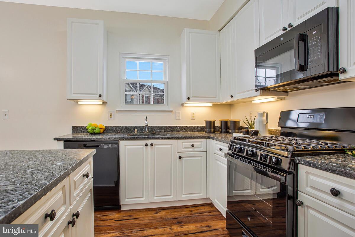 WELLFLEET MEWS - Residential