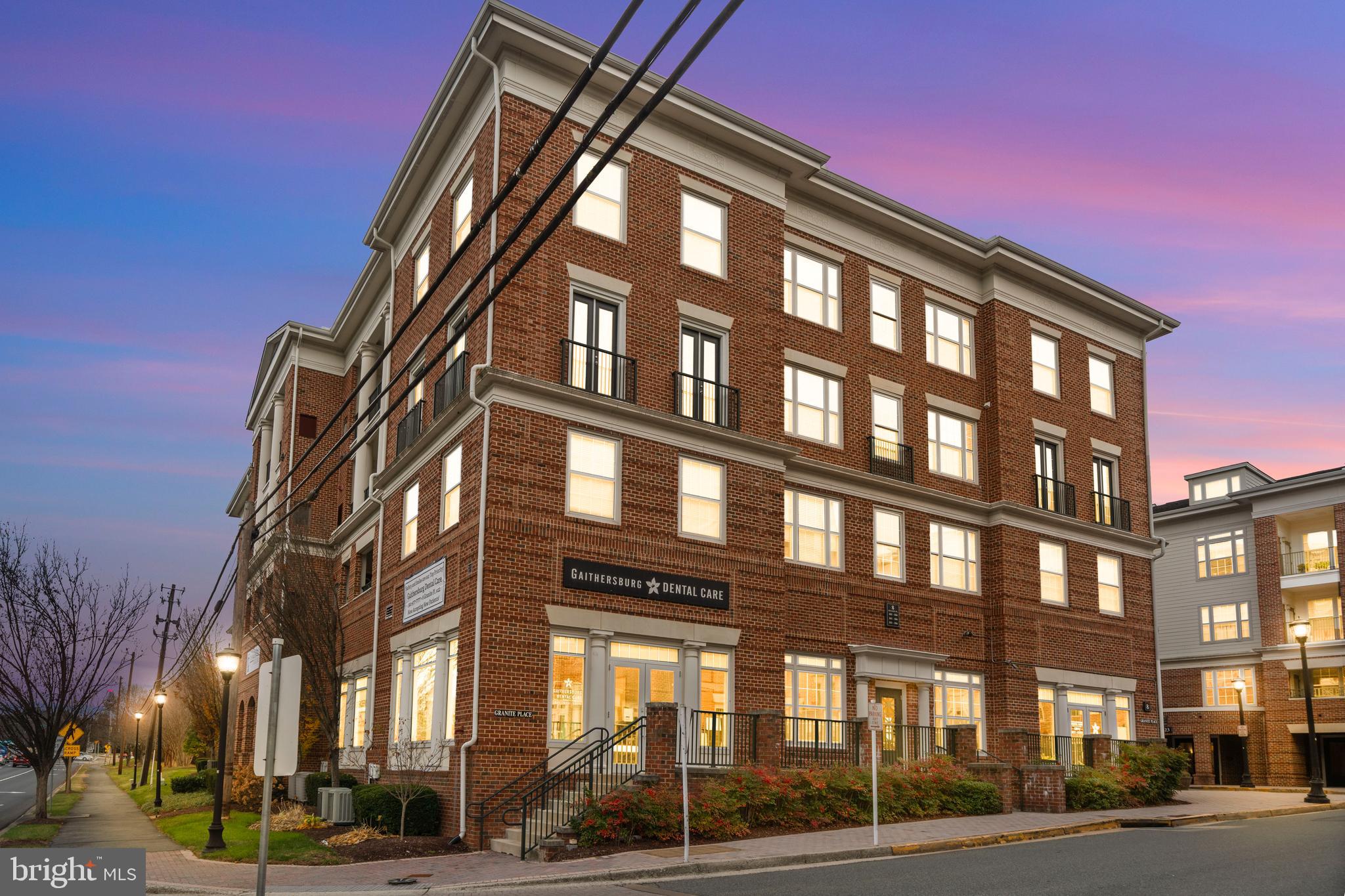 THE COLONNADE AT KENTLANDS - Residential