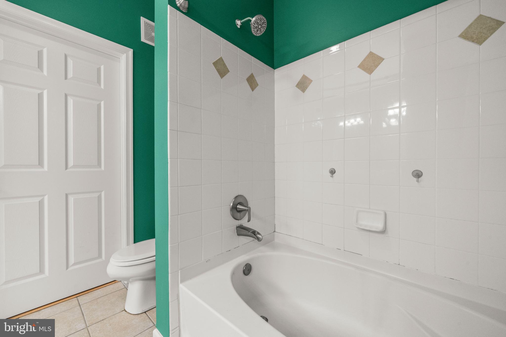 THE COLONNADE AT KENTLANDS - Residential