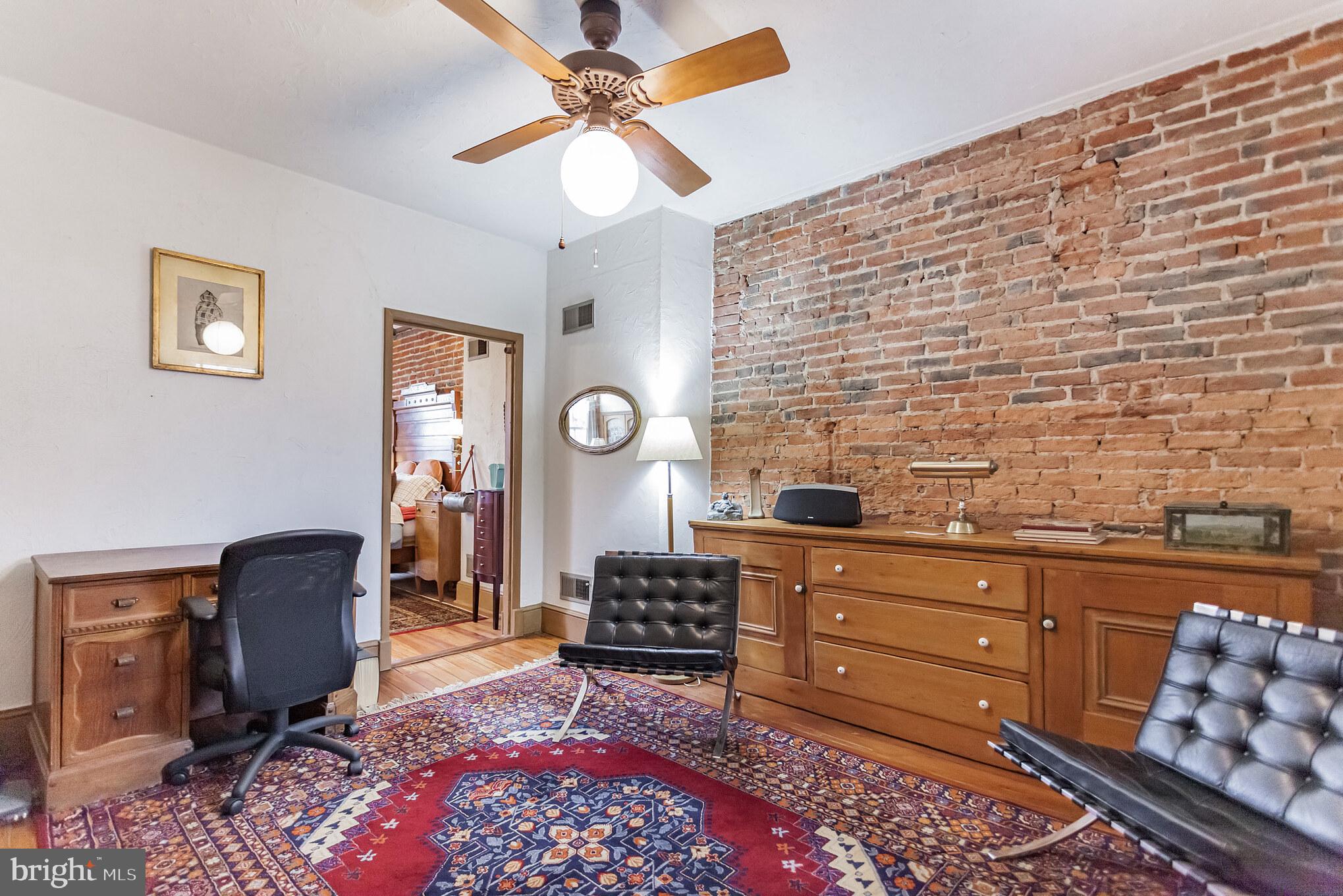 QUEEN VILLAGE - Residential