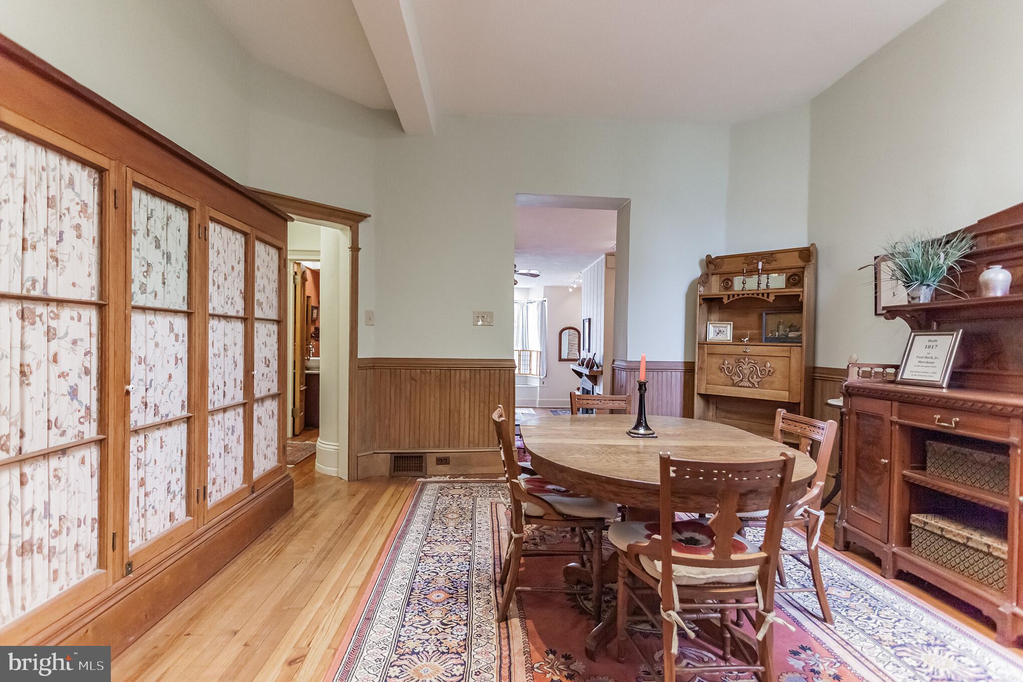 QUEEN VILLAGE - Residential